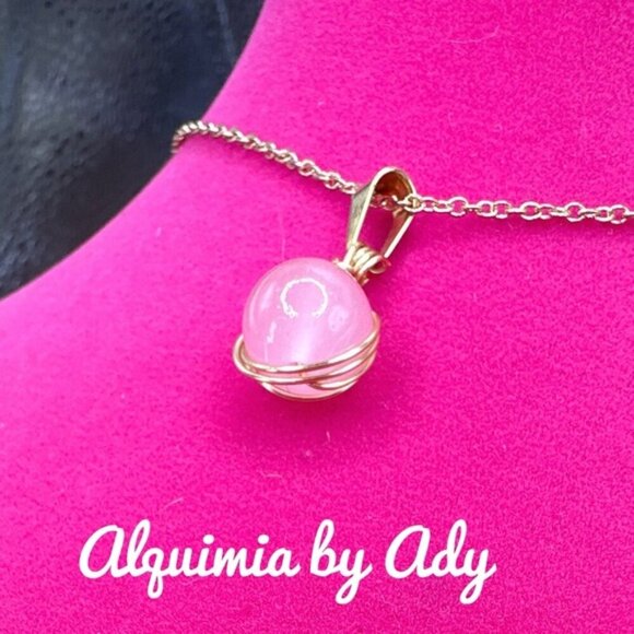 Pink Jade and gold single charm sphere gold minimalist necklace - Picture 2 of 2